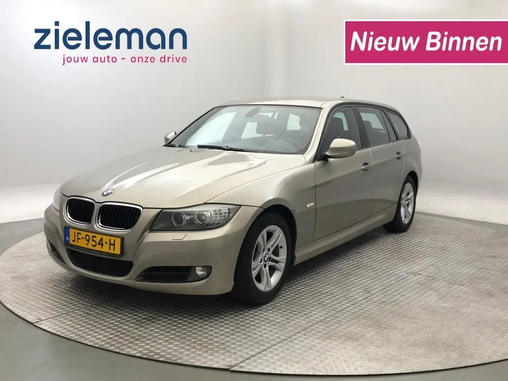 BMW 318 Touring 318i Luxury Line Navi Image 1